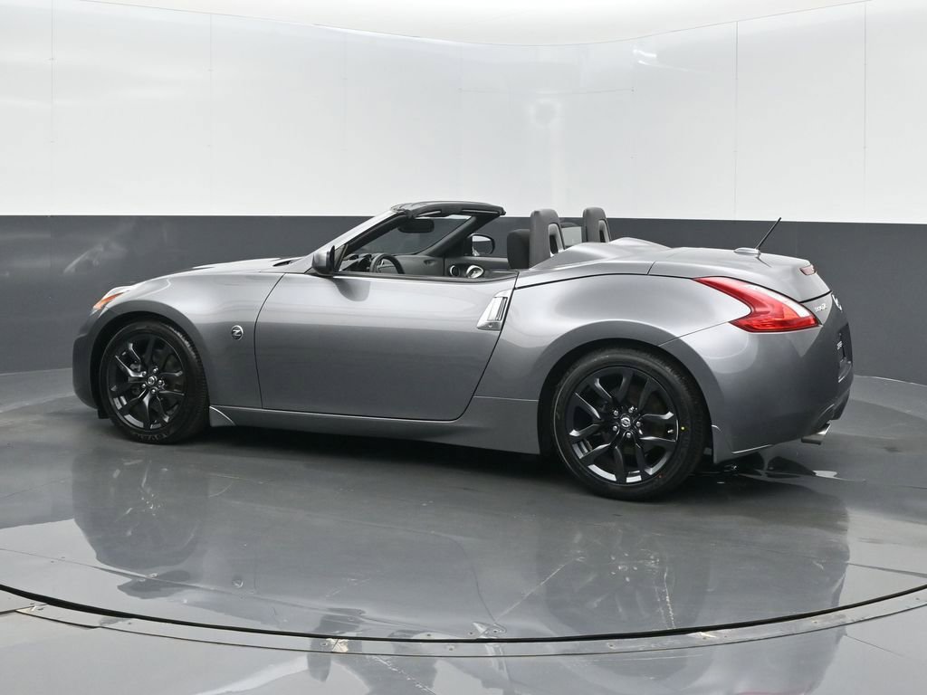Used 2016 Nissan 370Z Roadster image 13