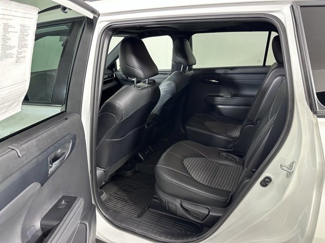 Used 2021 Toyota Highlander XSE image 18