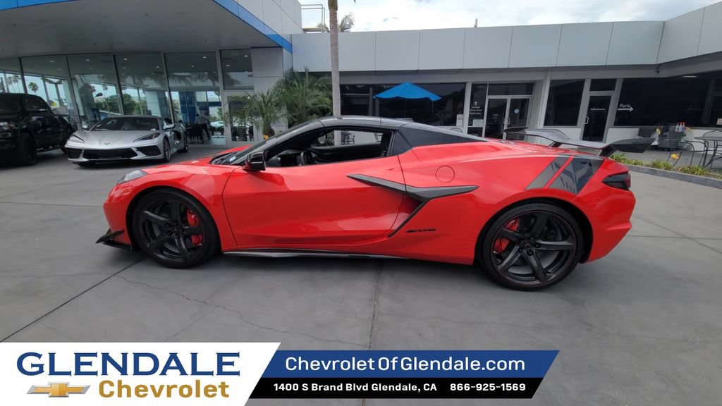 Used 2024 Chevrolet Corvette Z06 w/ Z07 Performance Package RWD image 5