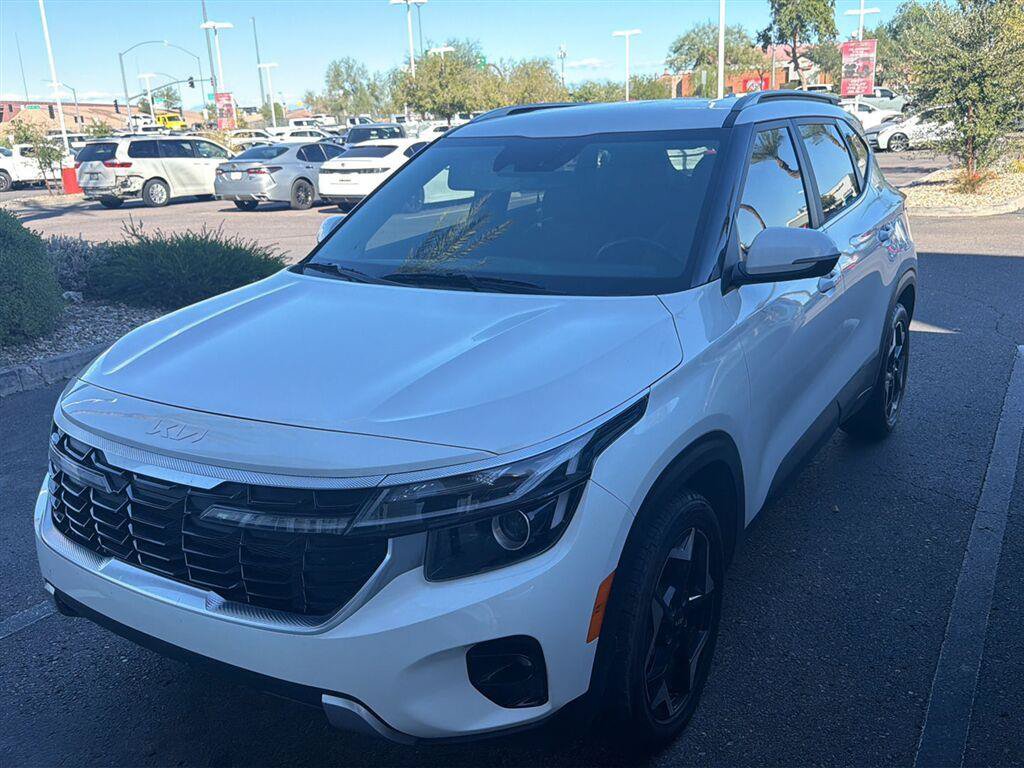 Used 2024 Kia Seltos EX FWD image 2