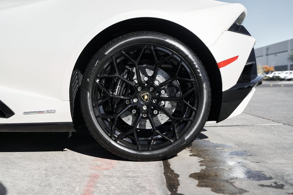 Used 2022 Lamborghini Huracan EVO image 23