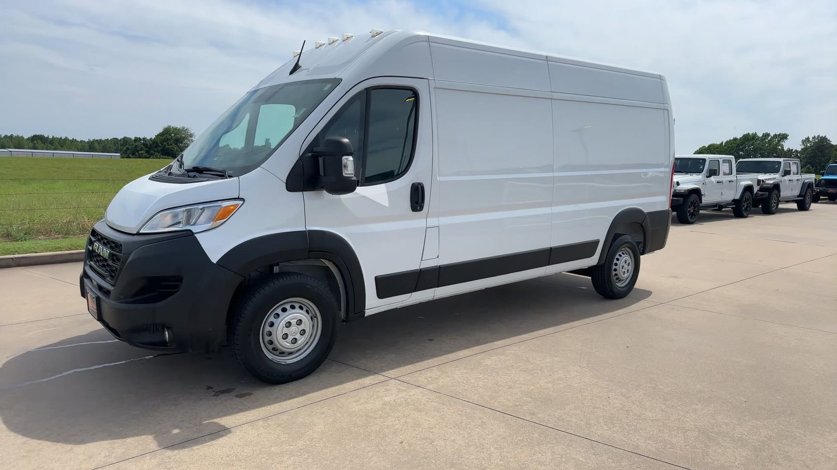 Used 2025 RAM ProMaster 2500 w/ Convenience Group FWD image 4