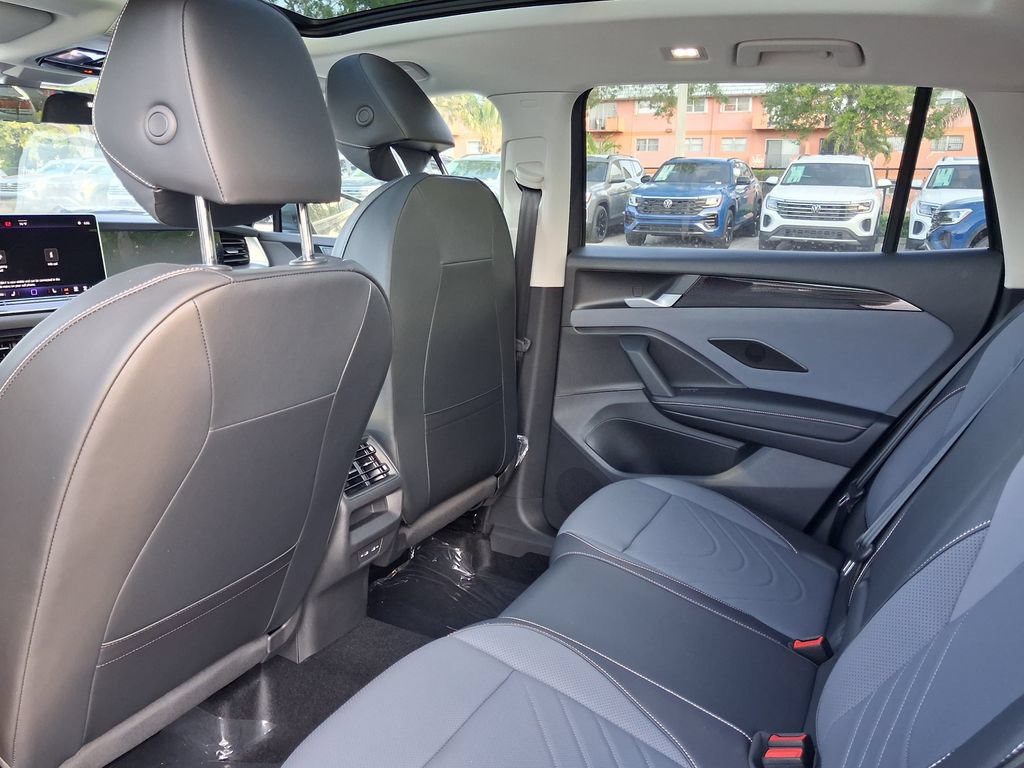 New 2026 Volkswagen Tiguan SE FWD image 5