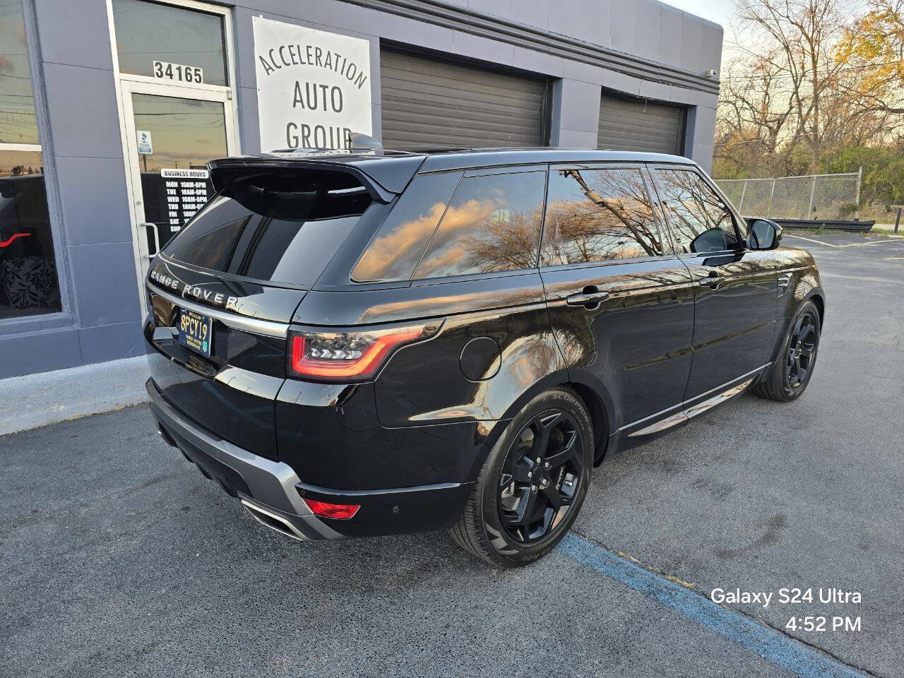 Used 2020 Land Rover Range Rover Sport HSE image 3