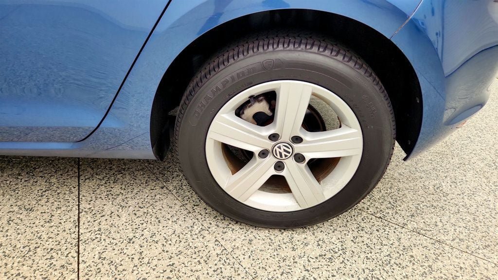 Used 2015 Volkswagen Golf TDI S FWD image 9
