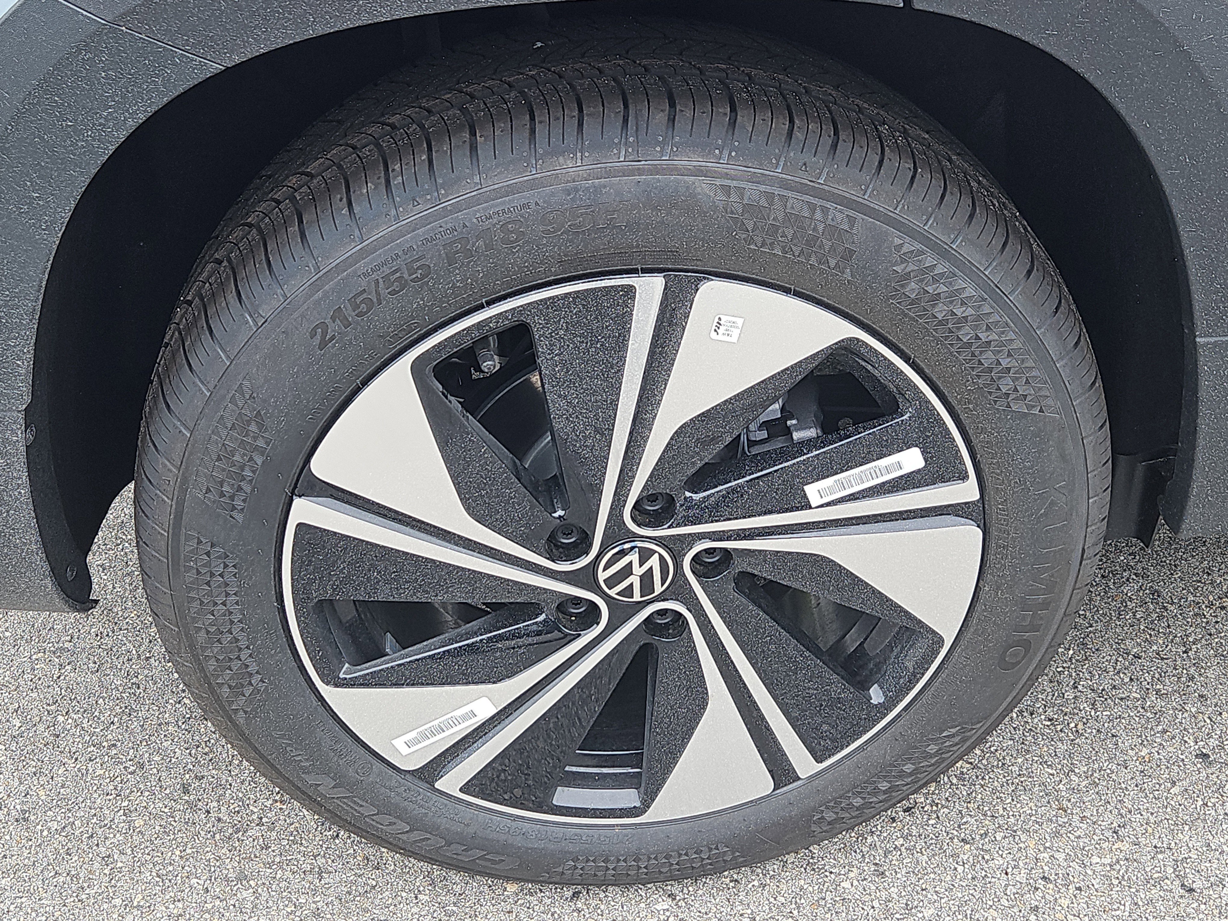 New 2026 Volkswagen Taos SE AWD/4WD image 3