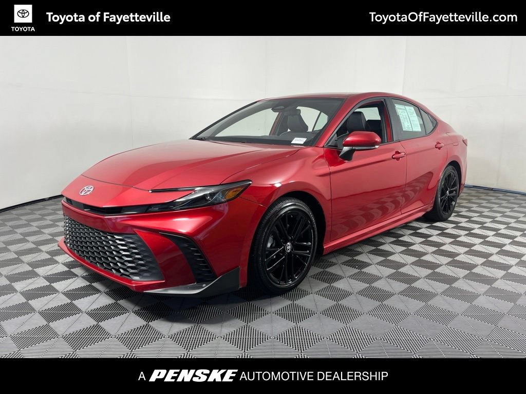 Certified 2025 Toyota Camry SE FWD image 1