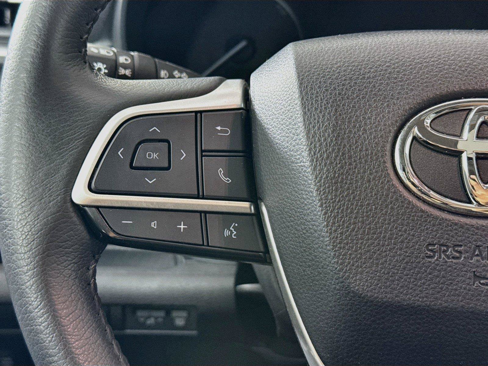 Certified 2025 Toyota Sienna XLE FWD image 18