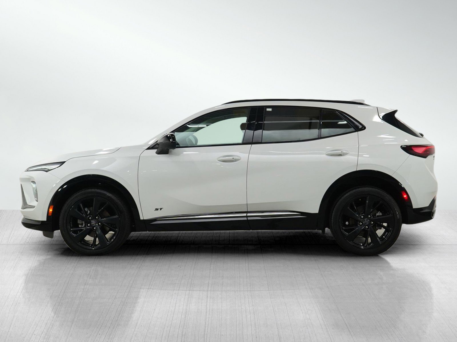 Used 2024 Buick Envision Sport Touring image 2