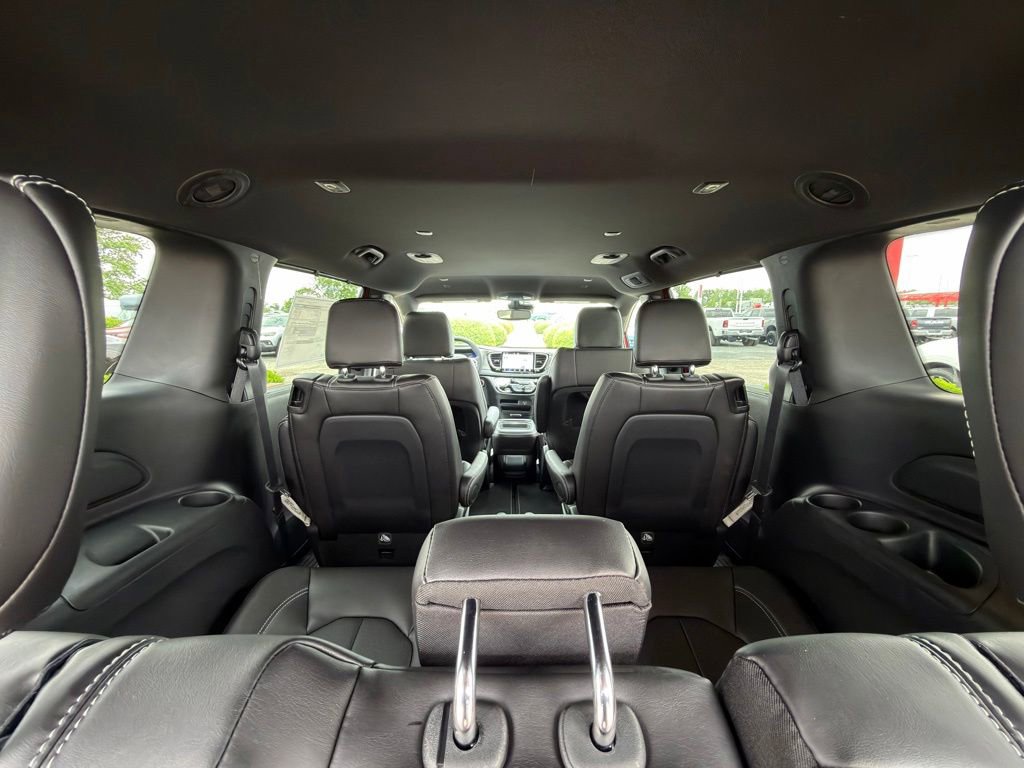New 2027 Chrysler Pacifica Select FWD image 44