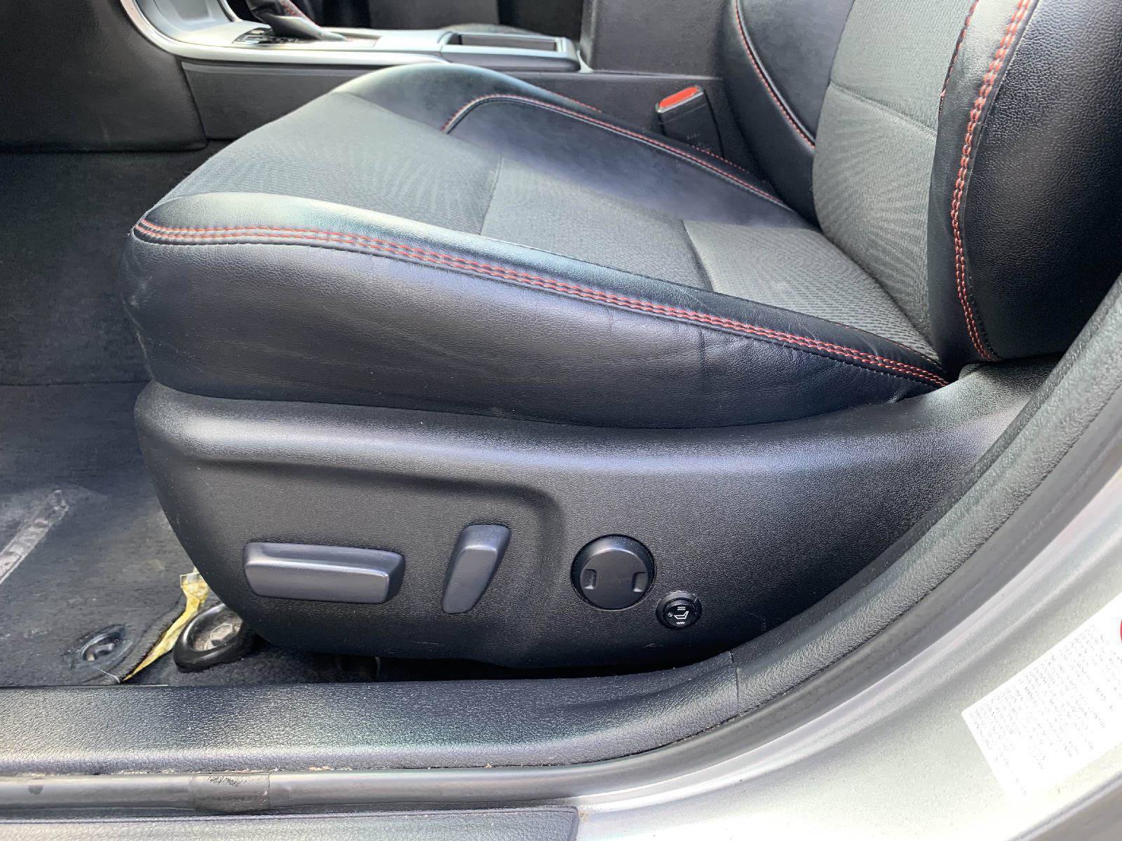 Used 2017 Toyota Camry SE w/ Moonroof Package FWD image 30
