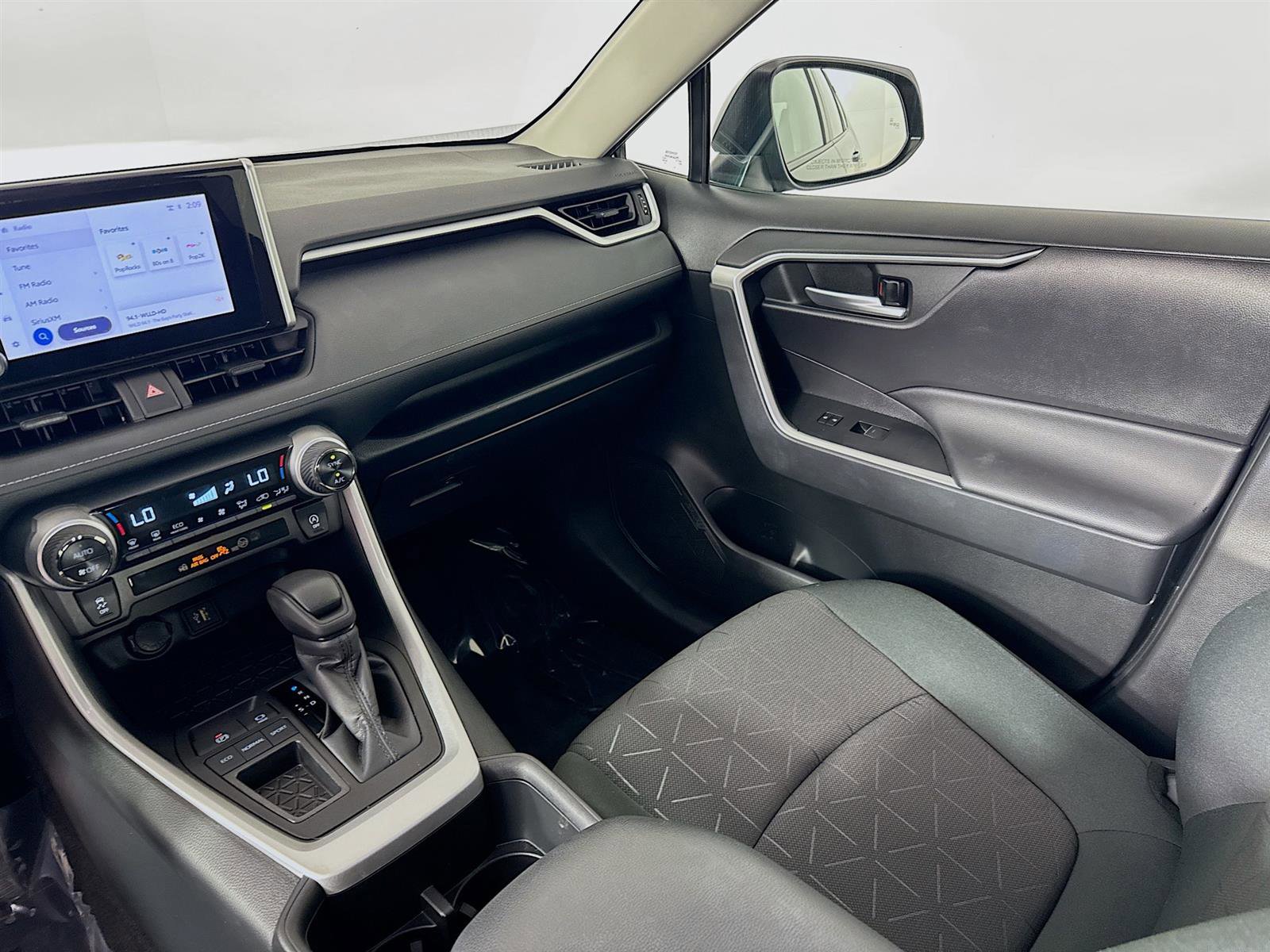 Used 2024 Toyota RAV4 XLE image 25