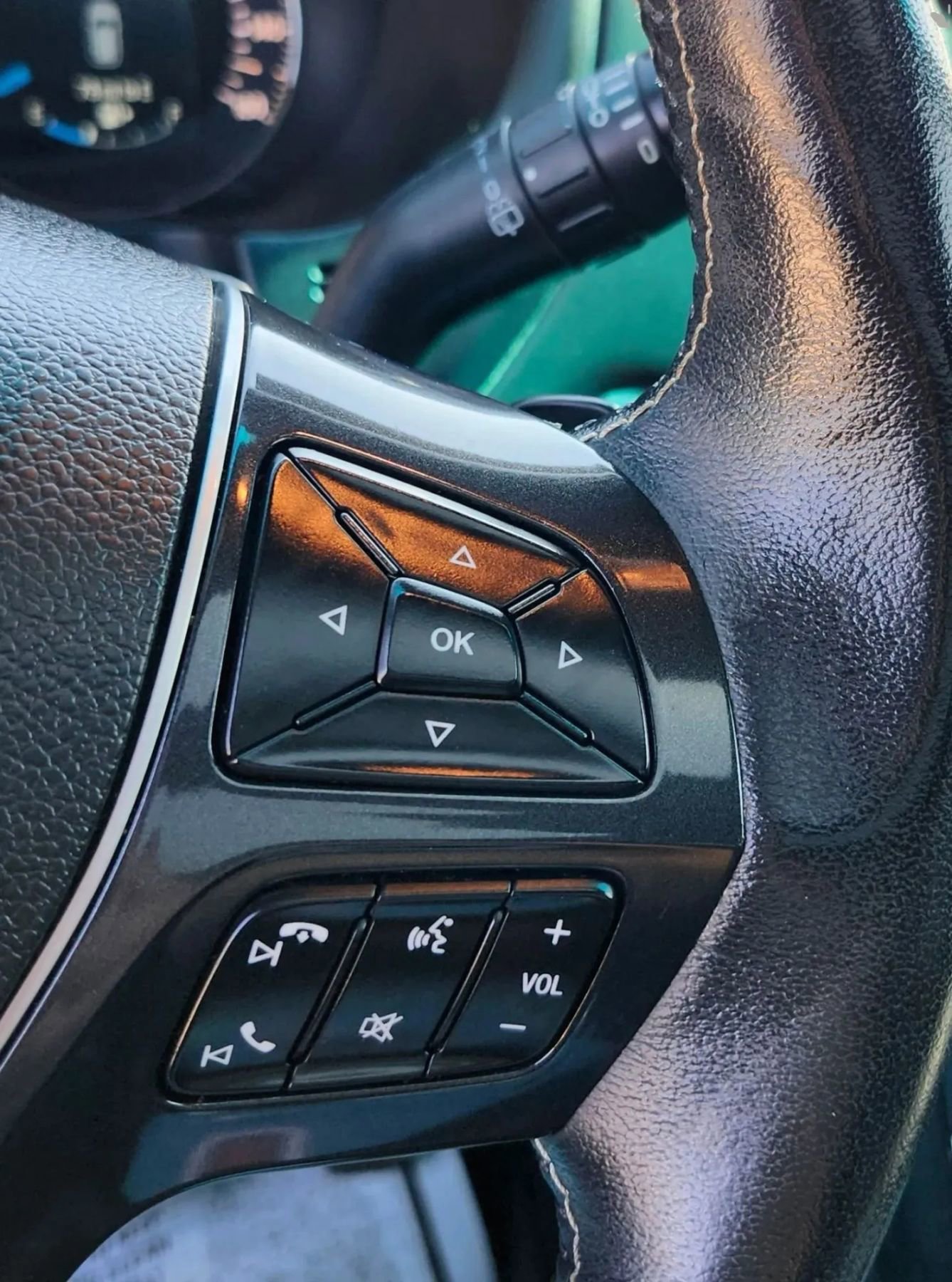 Used 2017 Ford Explorer Platinum image 32