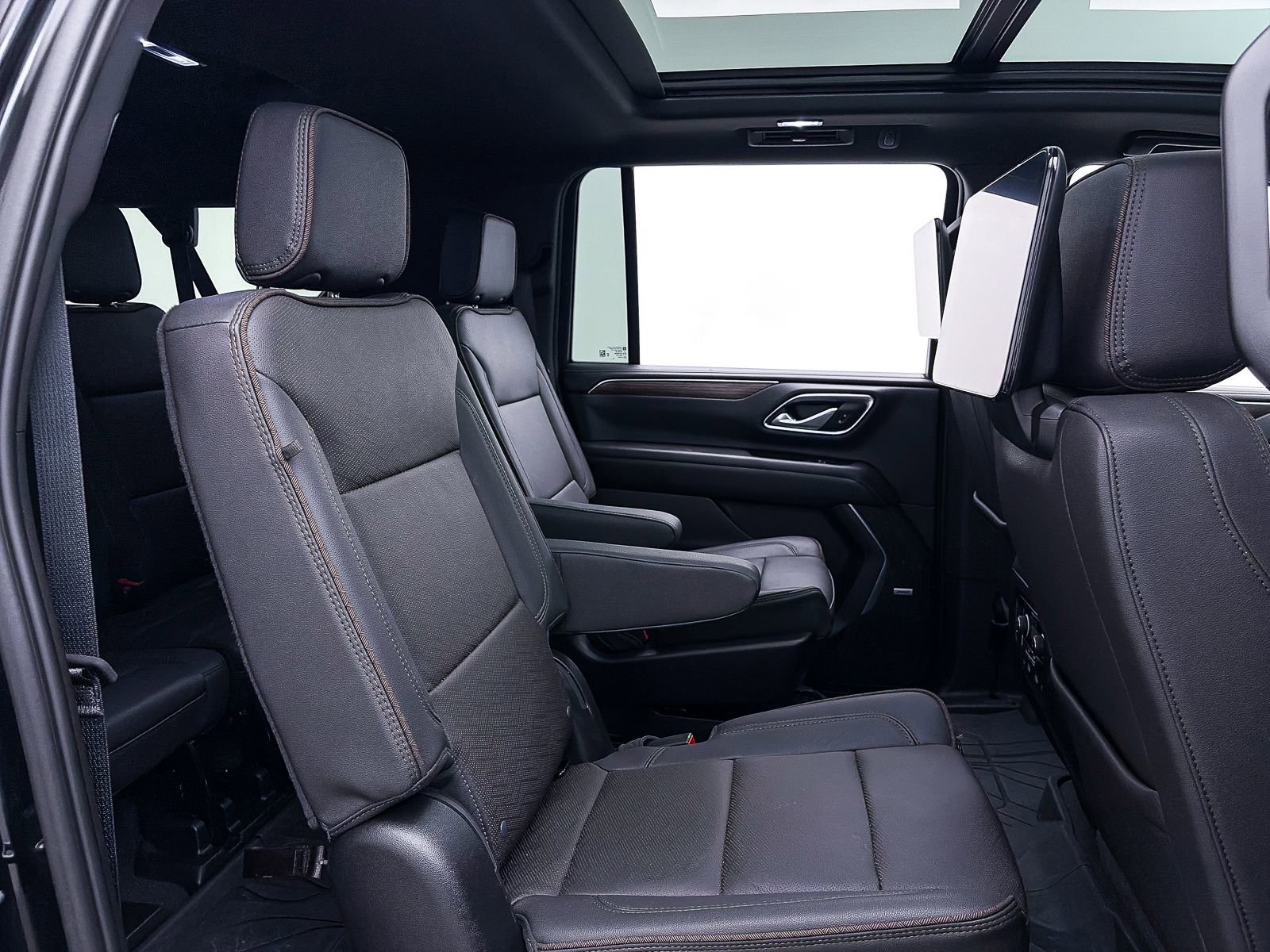 Used 2024 Chevrolet Suburban High Country AWD/4WD image 40