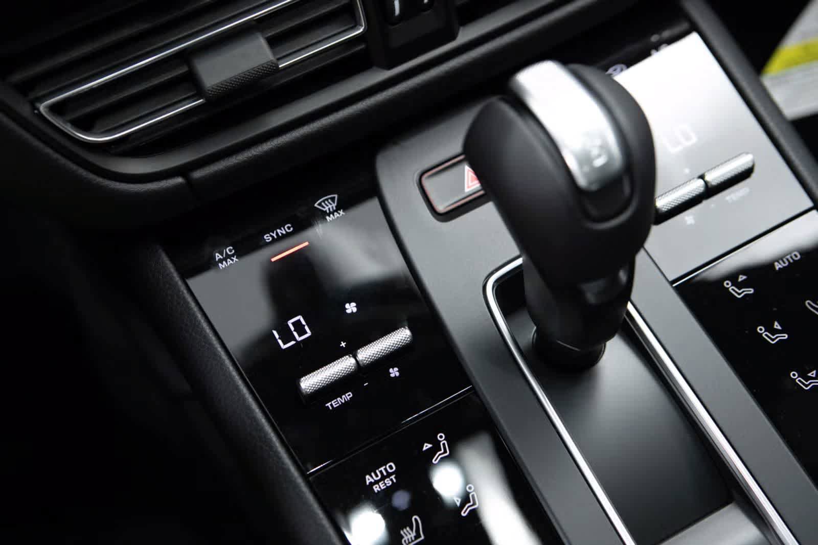 Certified 2026 Porsche Macan AWD/4WD image 28