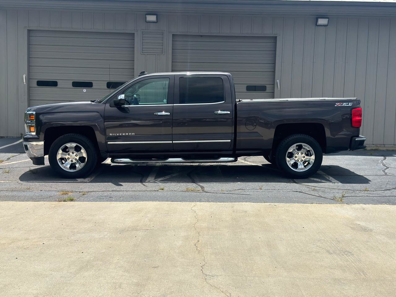 Used 2015 Chevrolet Silverado 1500 LTZ Z71 w/ LTZ Plus Package AWD/4WD image 3