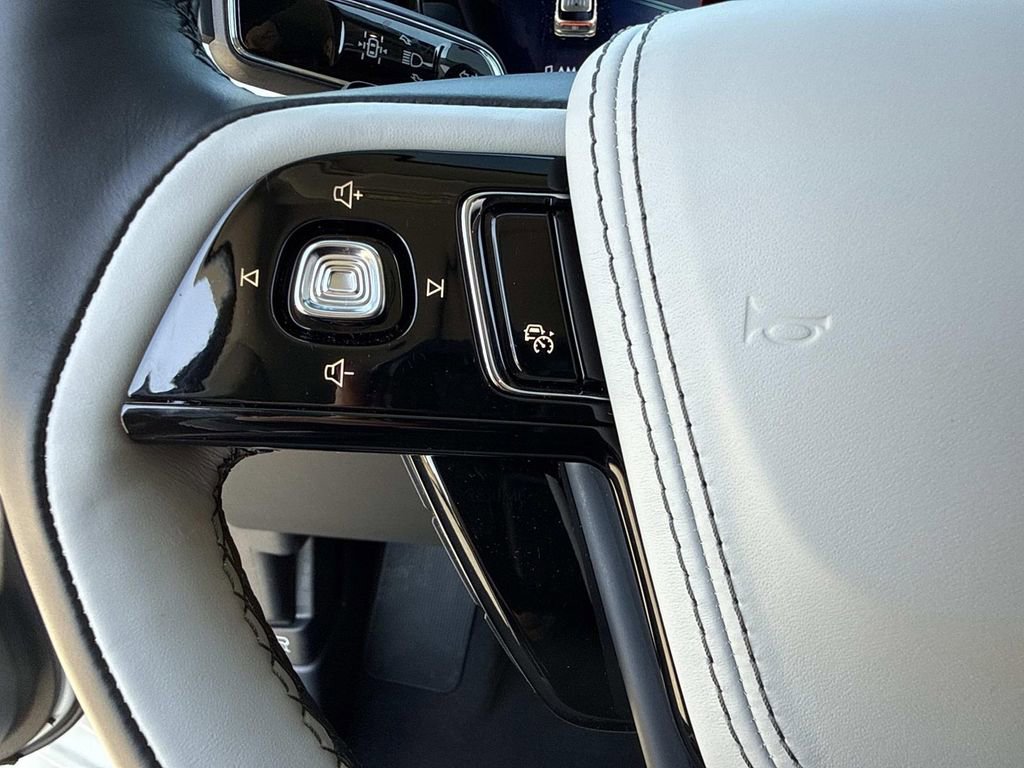 New 2026 Lincoln Aviator 2WD w/ Jet Appearance Package image 31