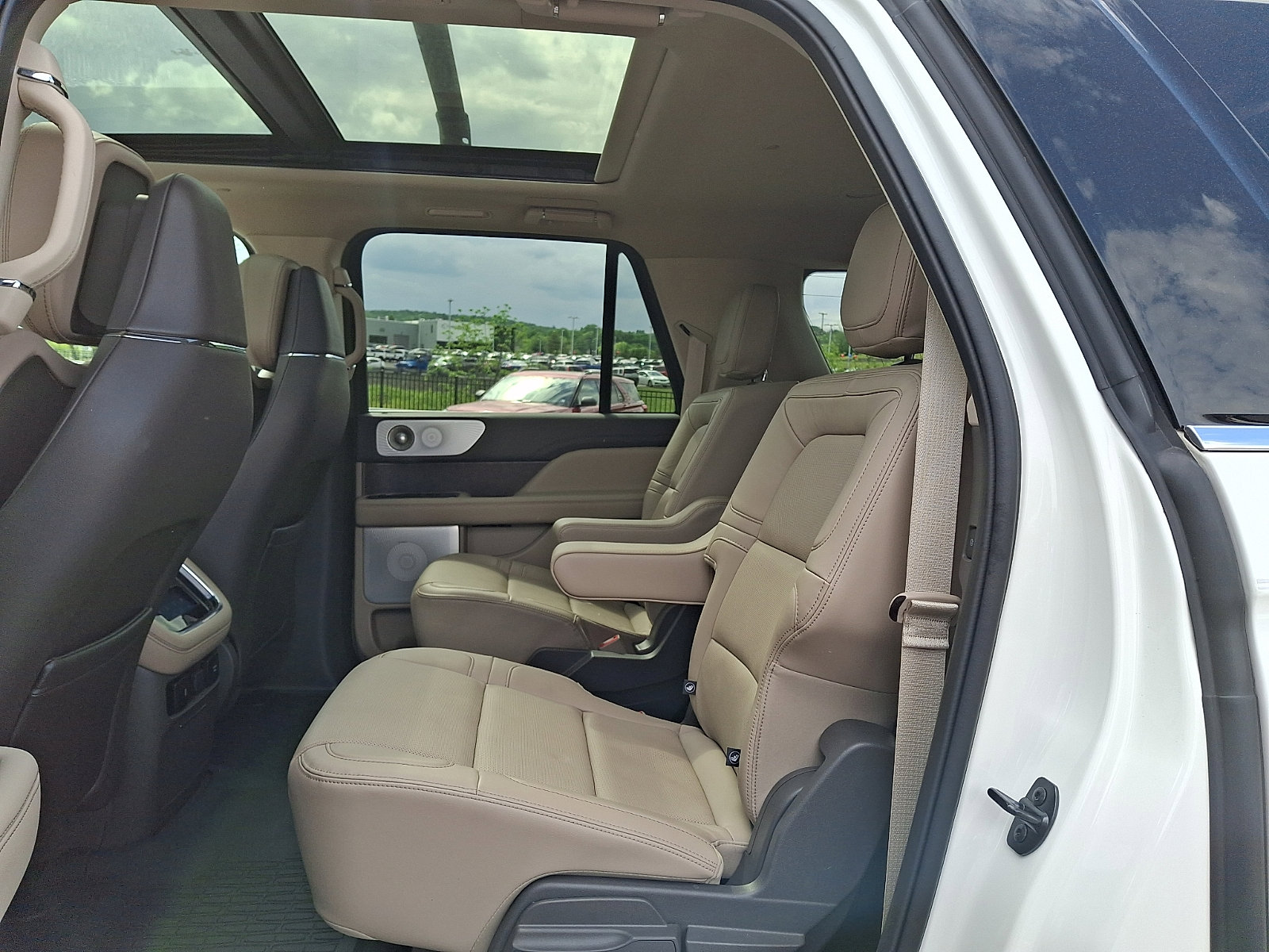 Certified 2023 Lincoln Navigator L Reserve AWD/4WD image 10