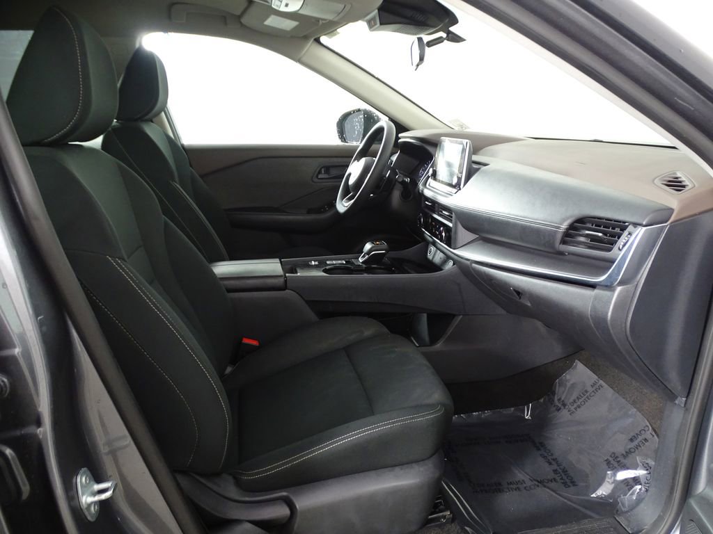 Used 2023 Nissan Rogue S image 14