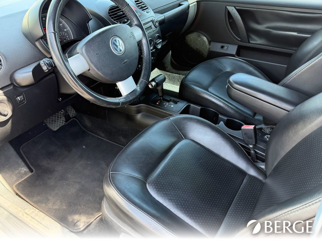 Used 2010 Volkswagen Beetle Final Edition FWD image 17