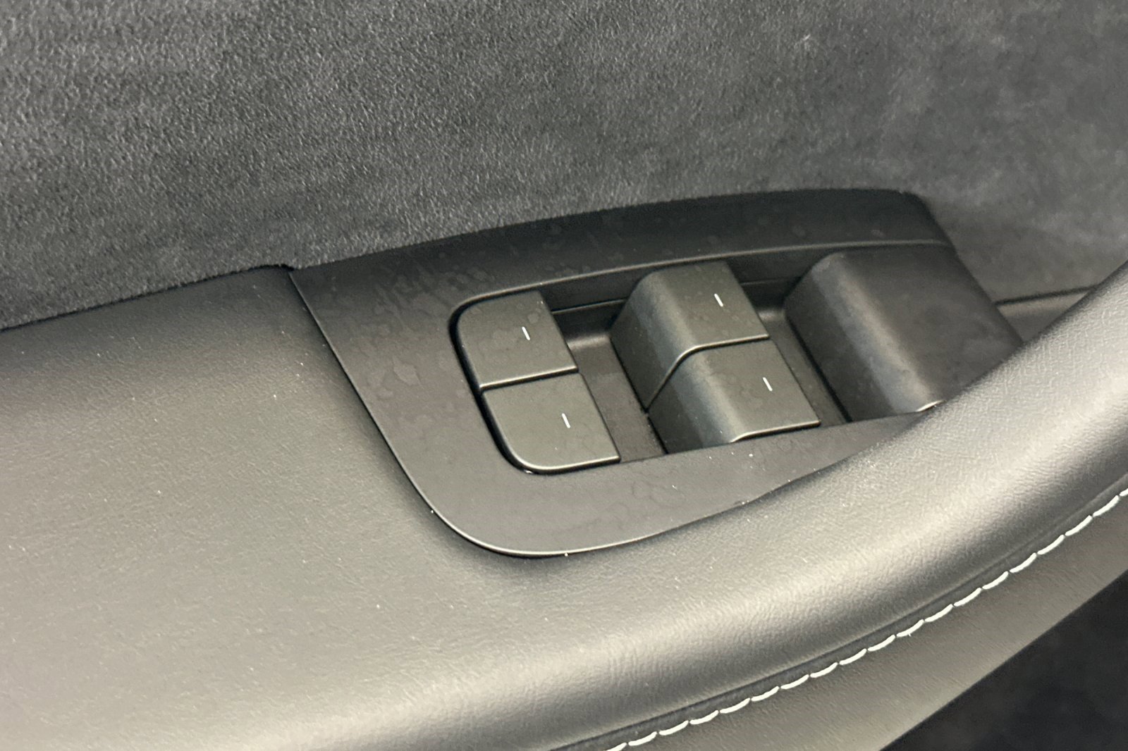 Used 2024 Tesla Model Y Long Range AWD/4WD image 13