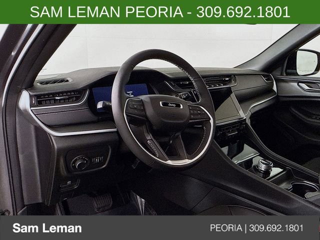 New 2025 Jeep Grand Cherokee Altitude image 9