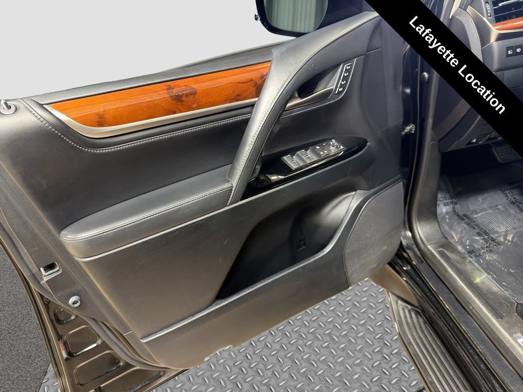 Used 2019 Lexus LX 570 4WD w/ Luxury Package image 31