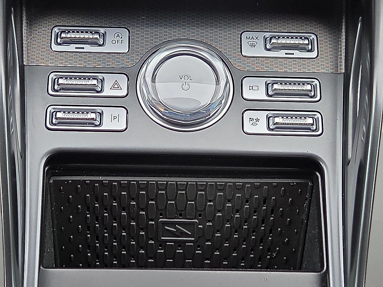 Used 2025 Lincoln Nautilus Premier AWD/4WD image 17