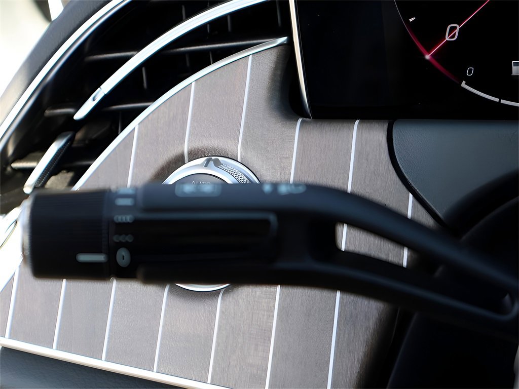 Used 2025 Mercedes-Benz E 350 4MATIC Sedan image 36