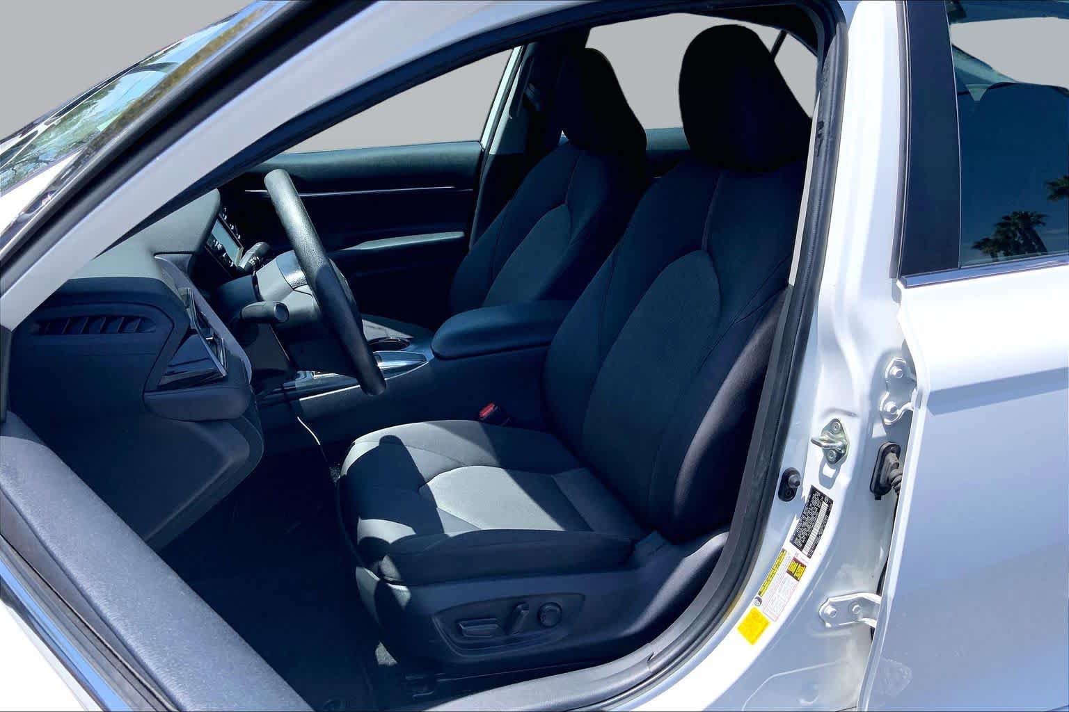 Used 2020 Toyota Camry LE FWD image 7