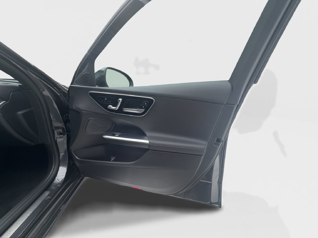 Used 2025 Mercedes-Benz C 300 4MATIC Sedan image 32