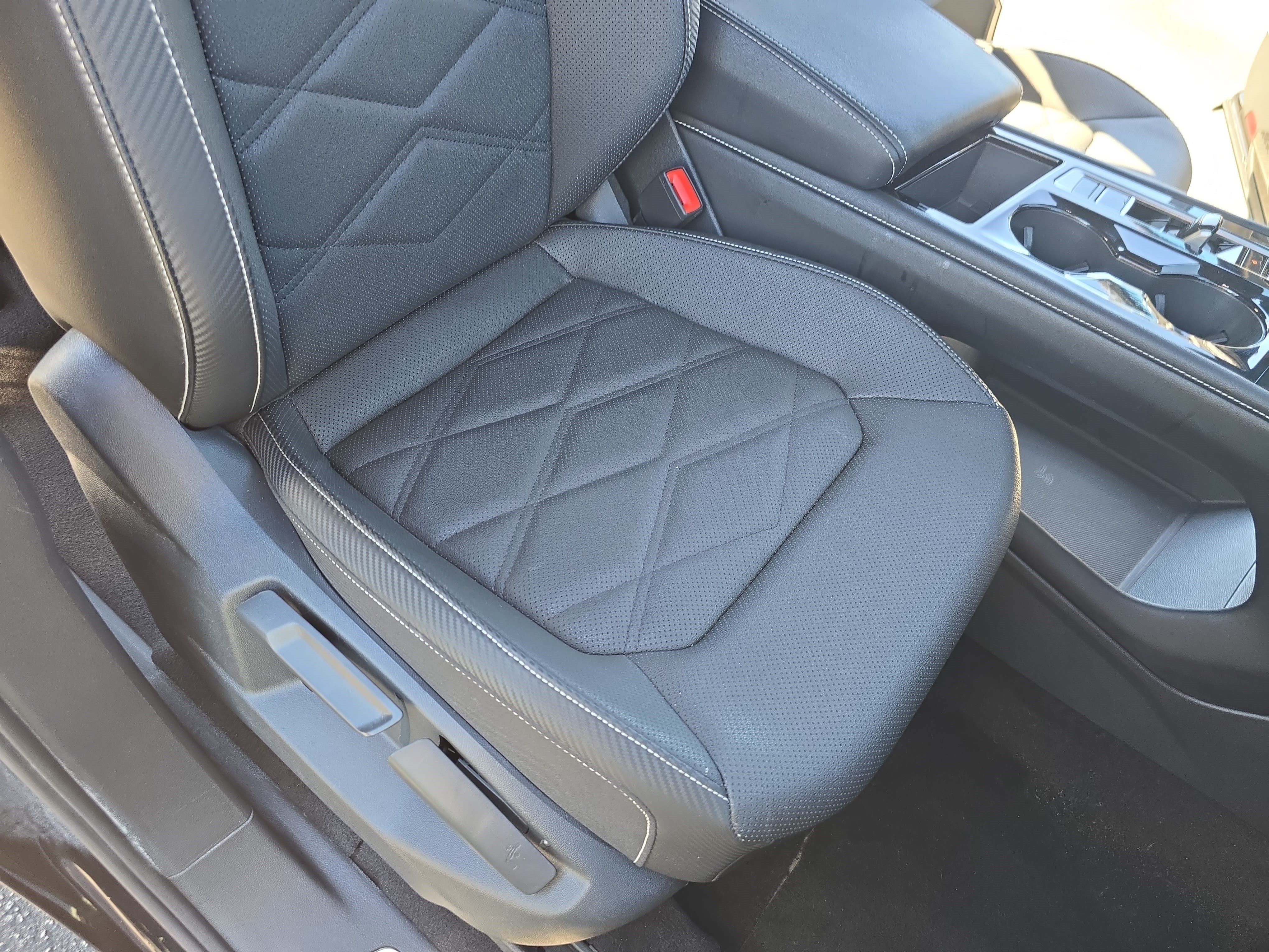 Used 2024 Volkswagen Atlas Cross Sport SE FWD image 10