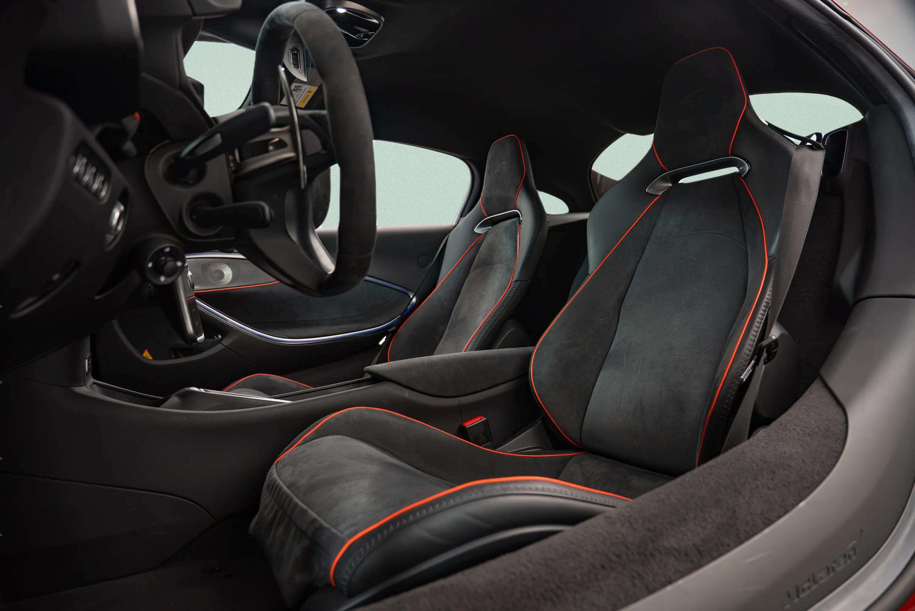 Used 2023 McLaren Artura RWD image 27