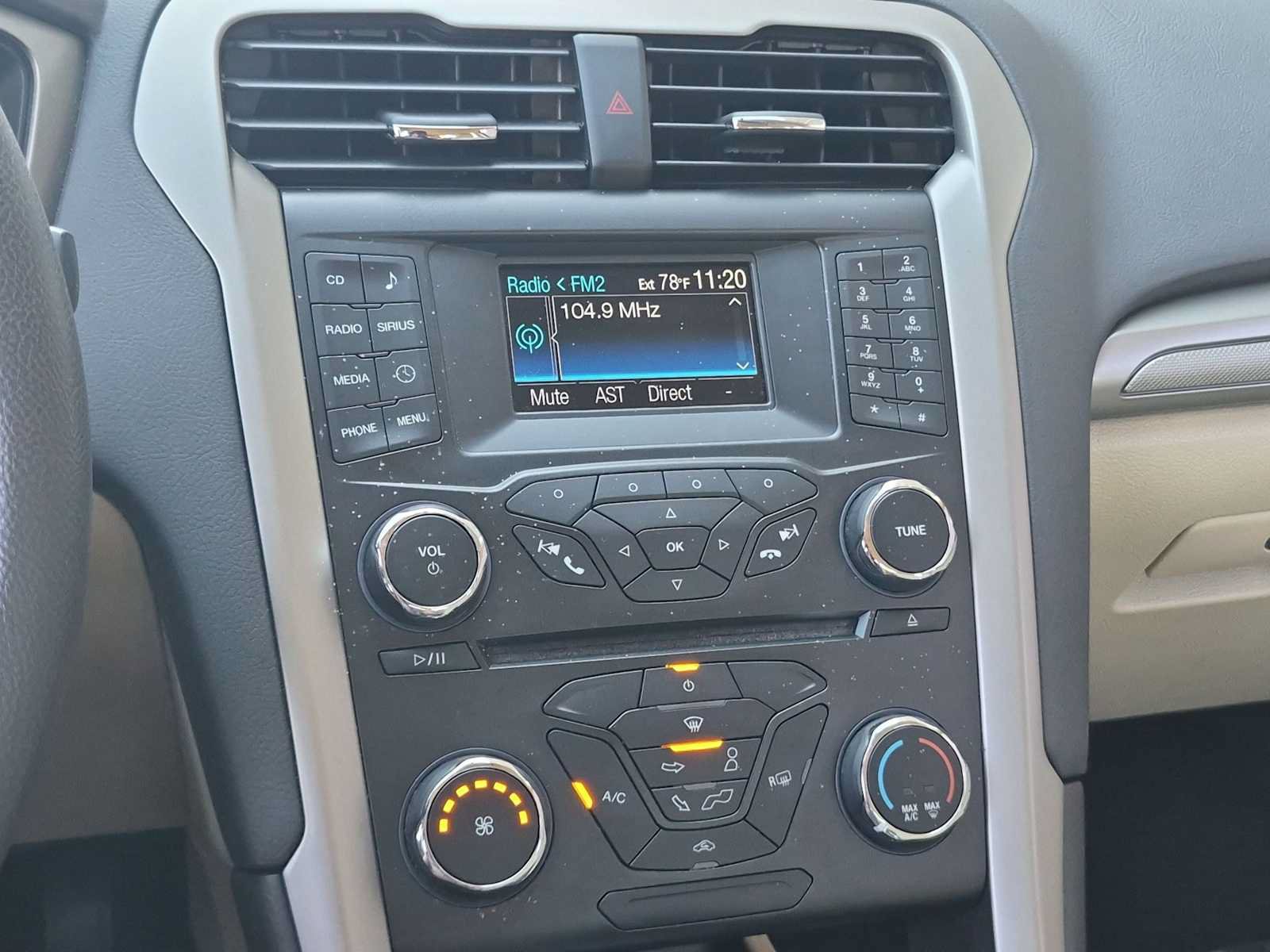 Used 2014 Ford Fusion SE FWD image 27