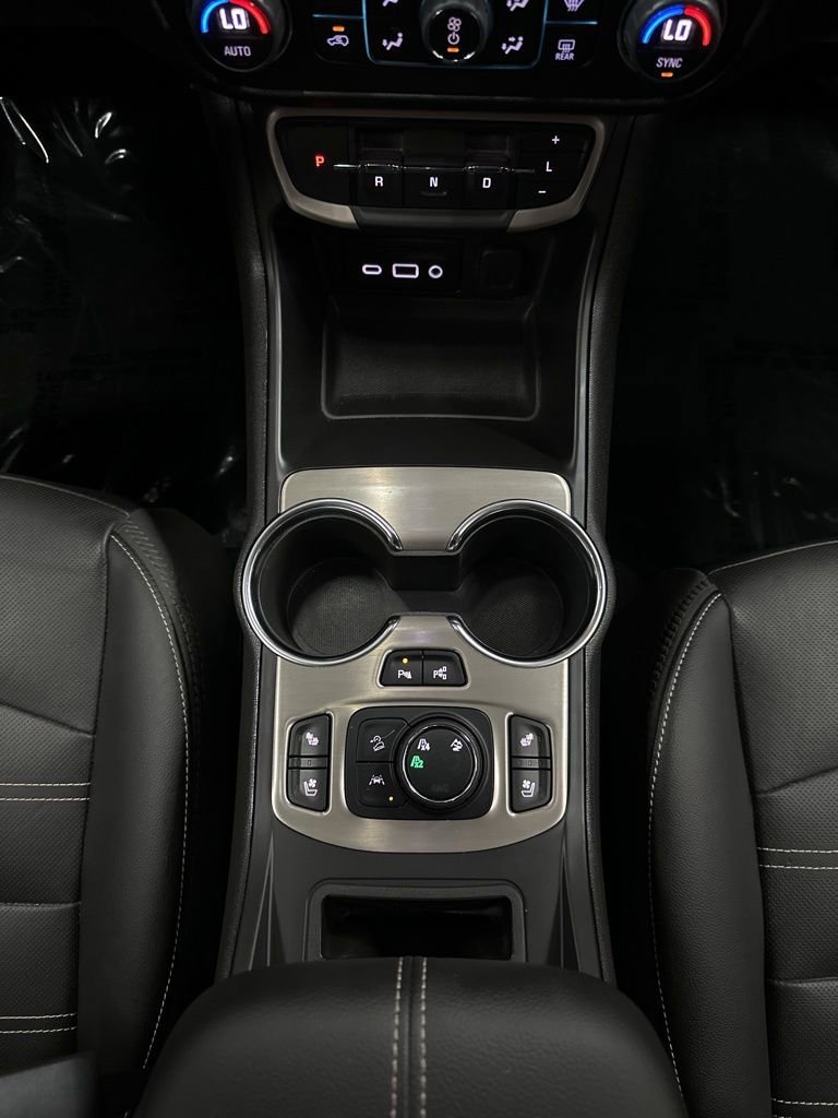 Used 2024 GMC Terrain Denali w/ Denali Premium Package AWD/4WD image 24