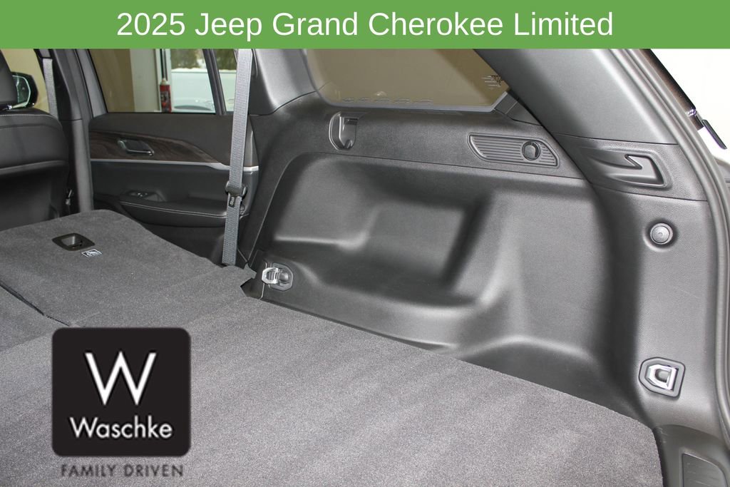 New 2025 Jeep Grand Cherokee Limited w/ Trailer Tow Package image 19