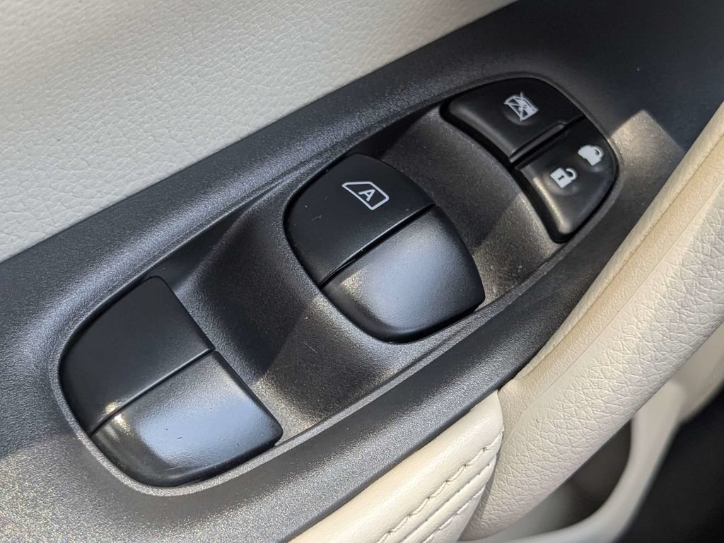 Used 2022 Nissan Rogue Sport SL w/ Premium Package FWD image 24