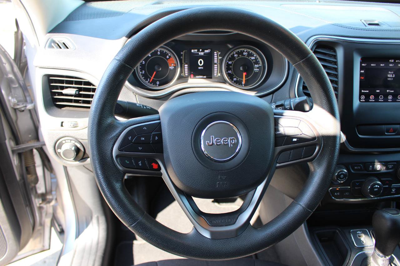 Used 2020 Jeep Cherokee Latitude FWD image 19