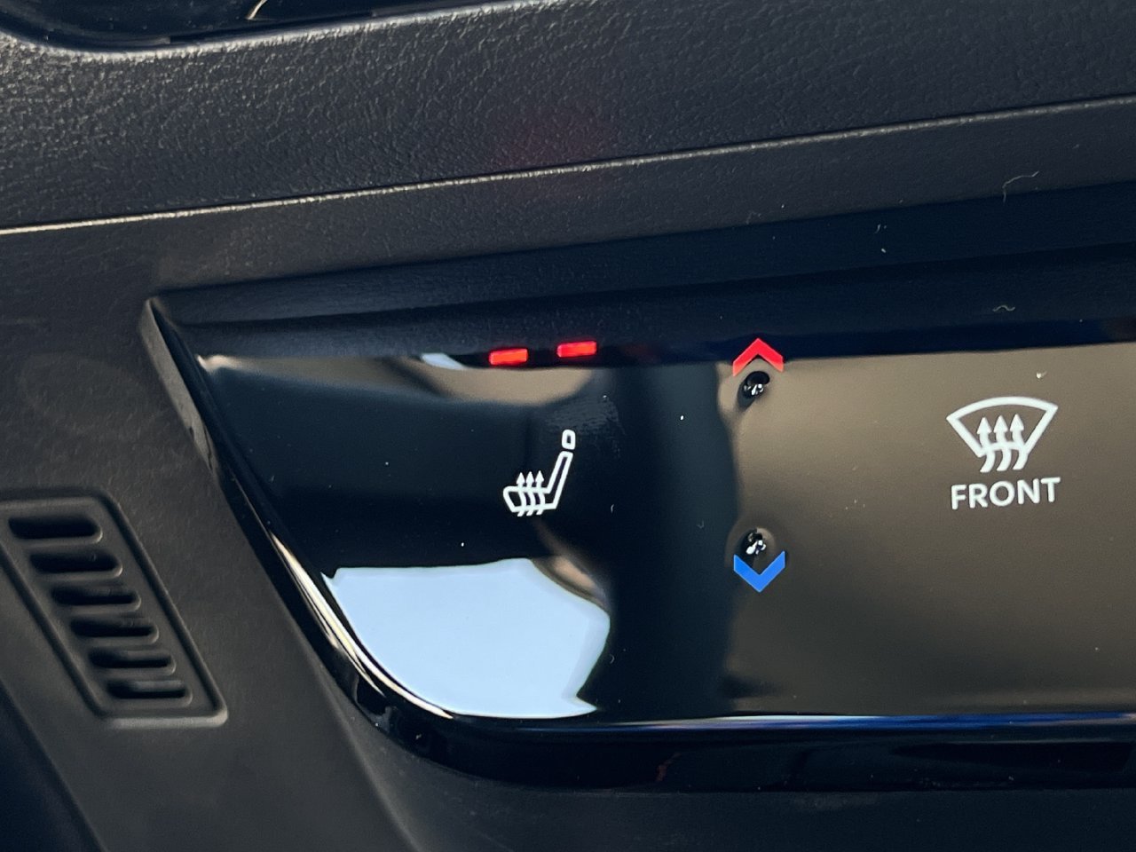 New 2027 Nissan Kicks SR AWD/4WD image 11