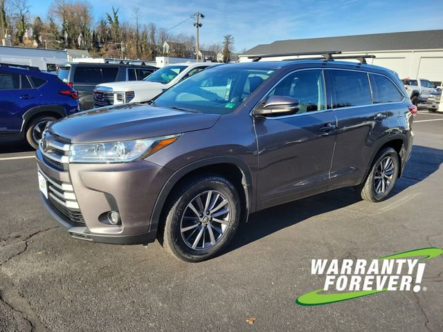 Used 2017 Toyota Highlander XLE image 3