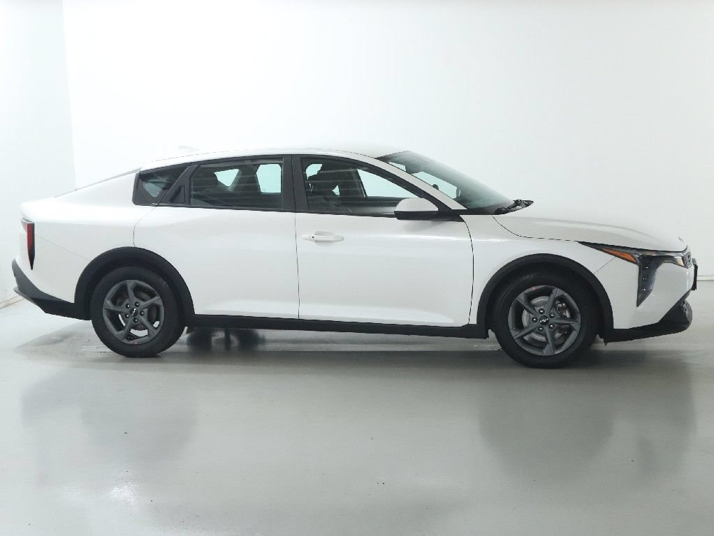 Used 2025 Kia K4 FWD image 11