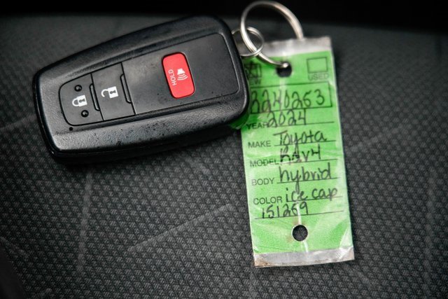 Certified 2024 Toyota RAV4 XLE image 25