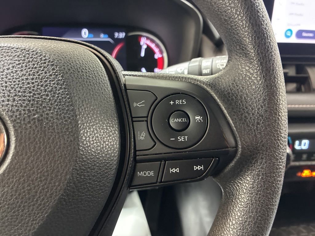 Used 2023 Toyota RAV4 XLE AWD/4WD image 30