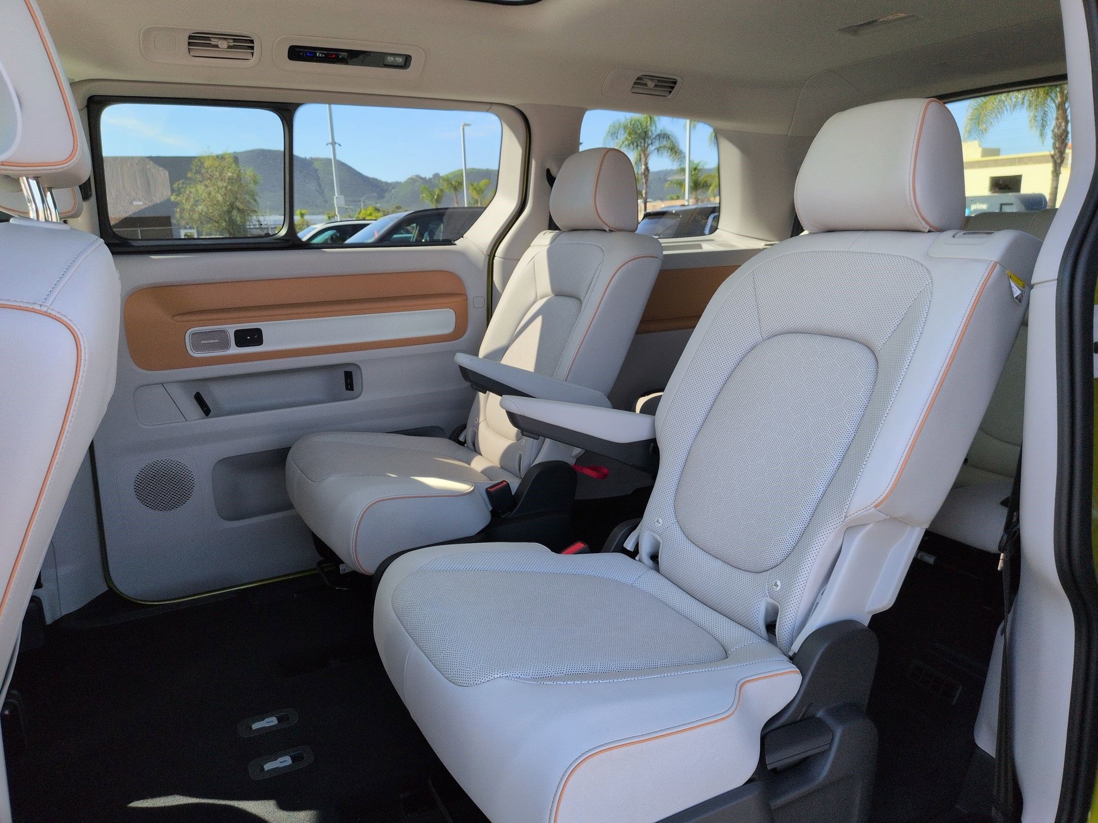 Used 2025 Volkswagen ID. Buzz 1st Edition image 31