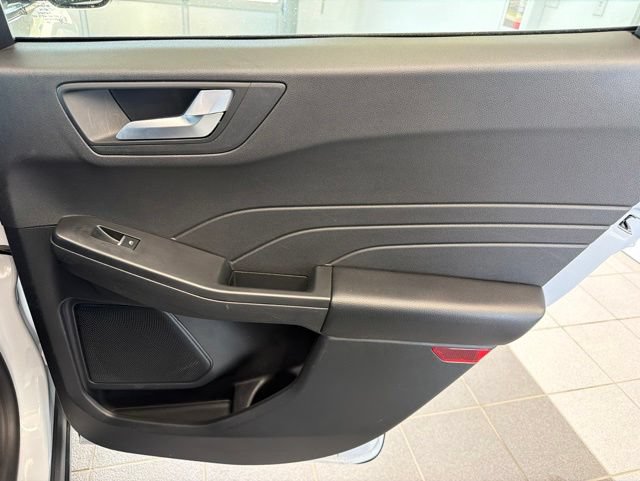 Used 2025 Ford Escape ST-Line Select AWD/4WD image 9