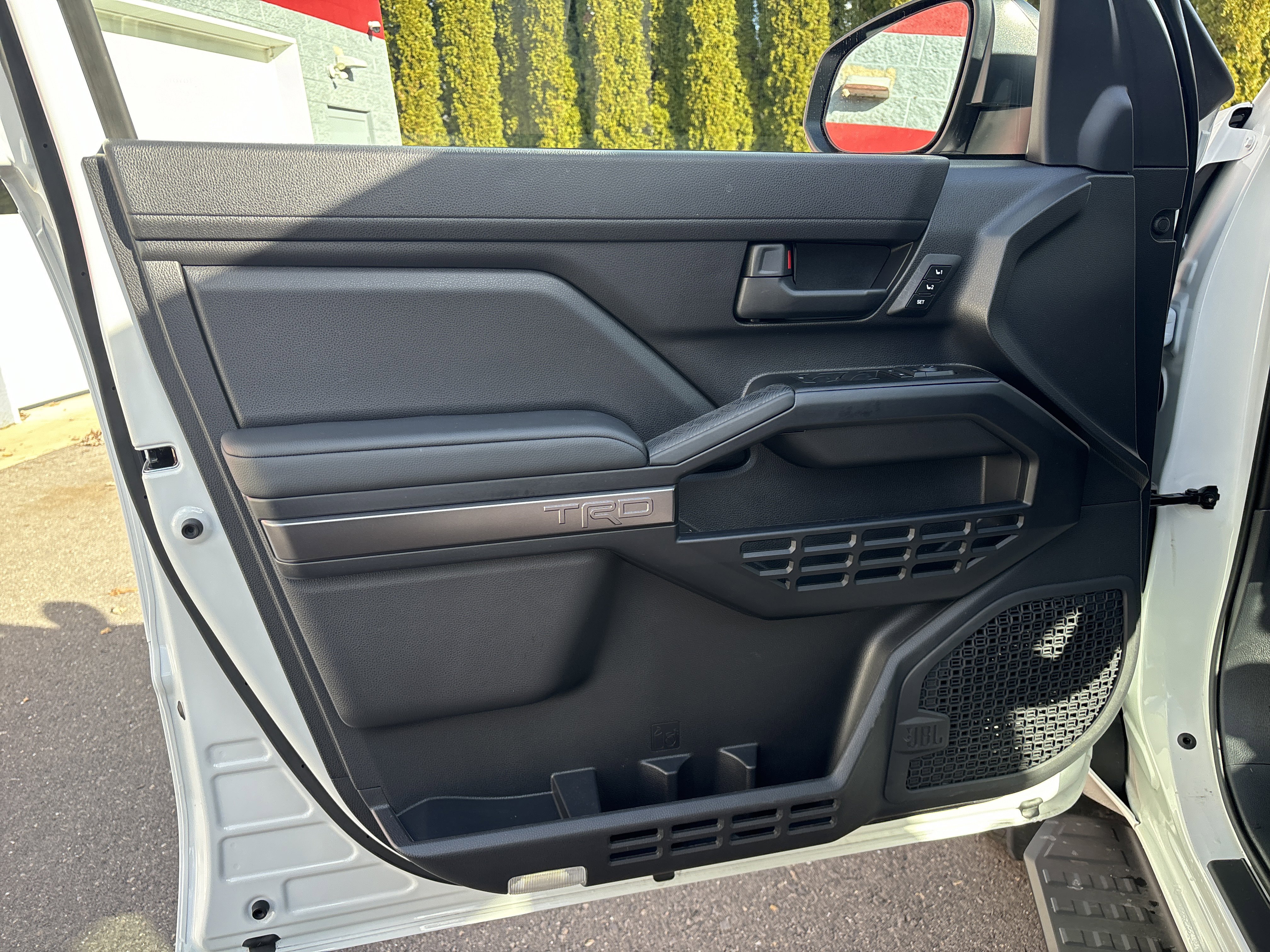 Used 2025 Toyota 4Runner TRD Off-Road Premium image 16