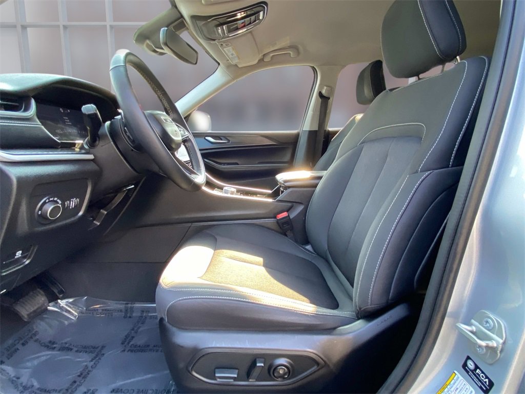 Used 2023 Jeep Grand Cherokee L Laredo w/ Luxury Tech Group I image 22