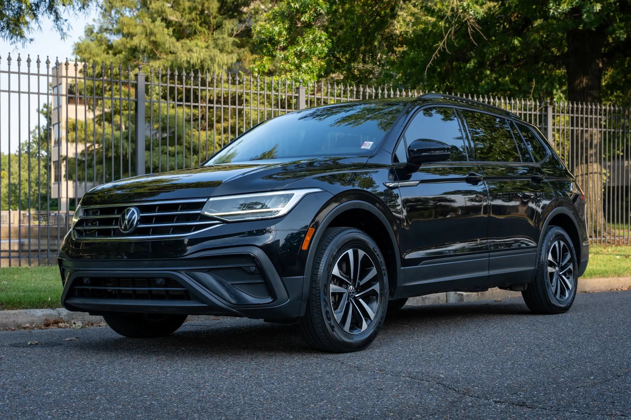 Used 2022 Volkswagen Tiguan S FWD image 1