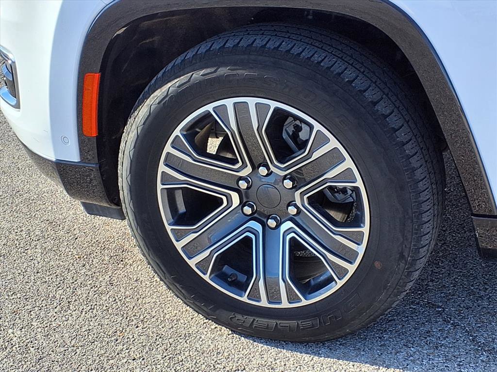 Used 2024 Jeep Wagoneer L Series II w/ Flexible Seating Group image 25