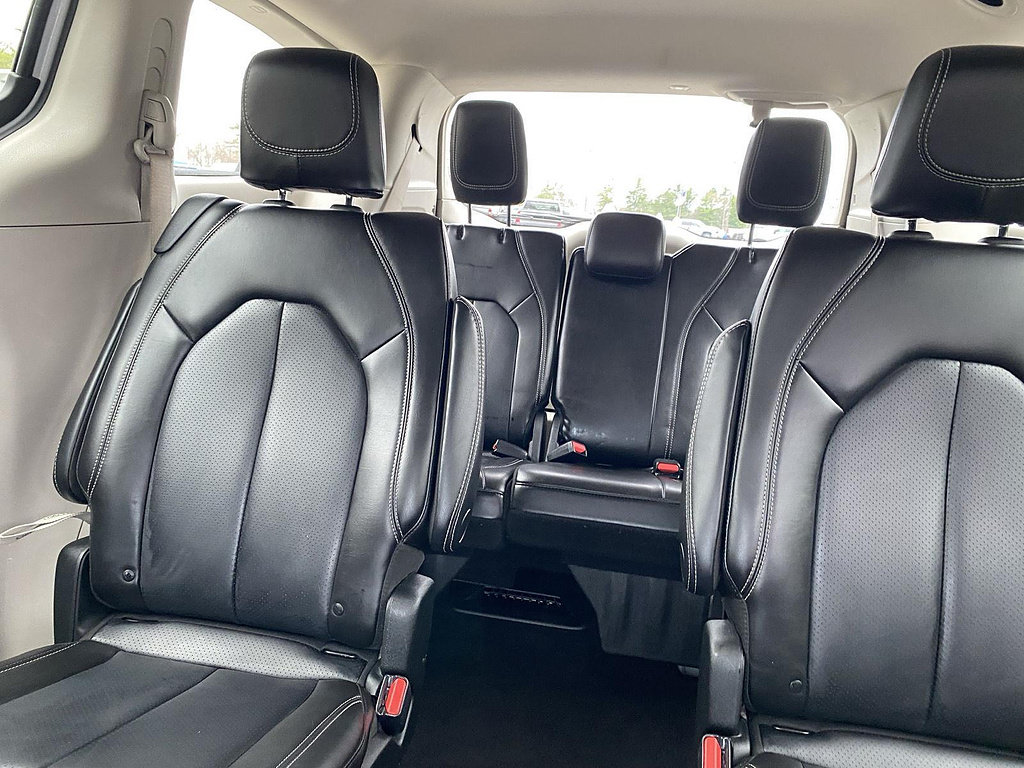 Used 2023 Chrysler Pacifica Touring-L FWD image 24